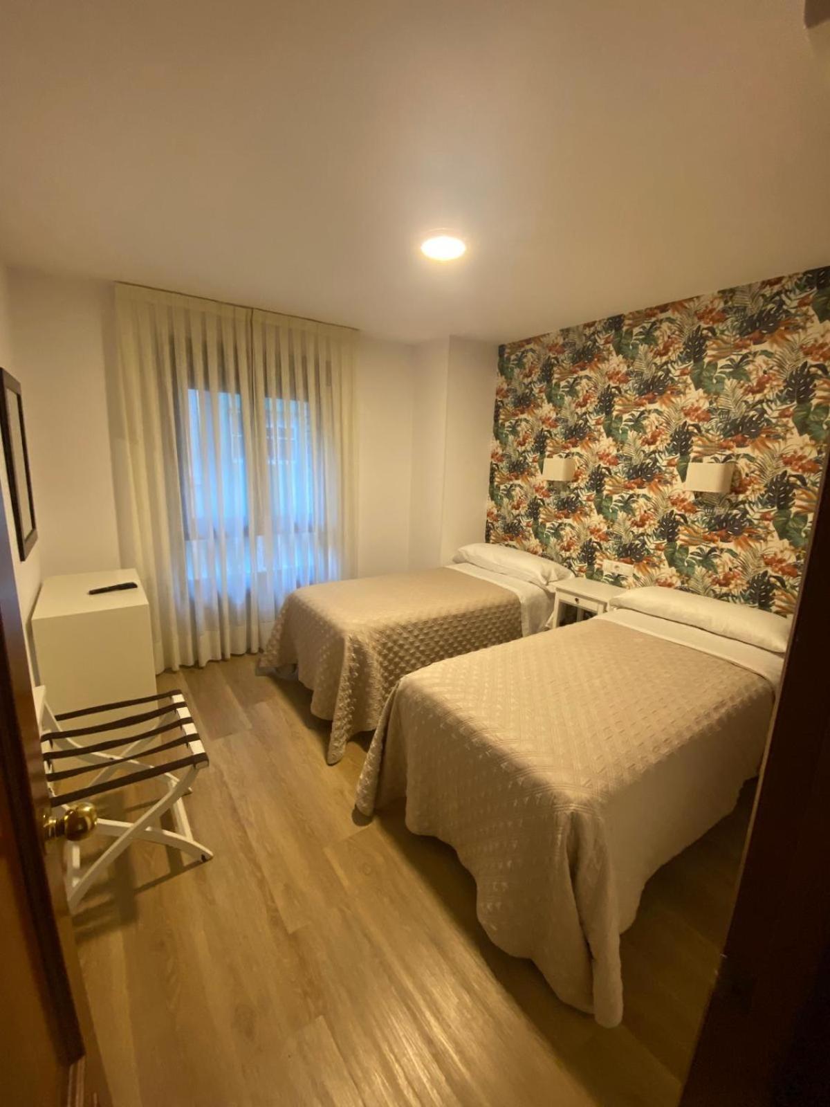 Hotel Ovetense Oviedo Ngoại thất bức ảnh